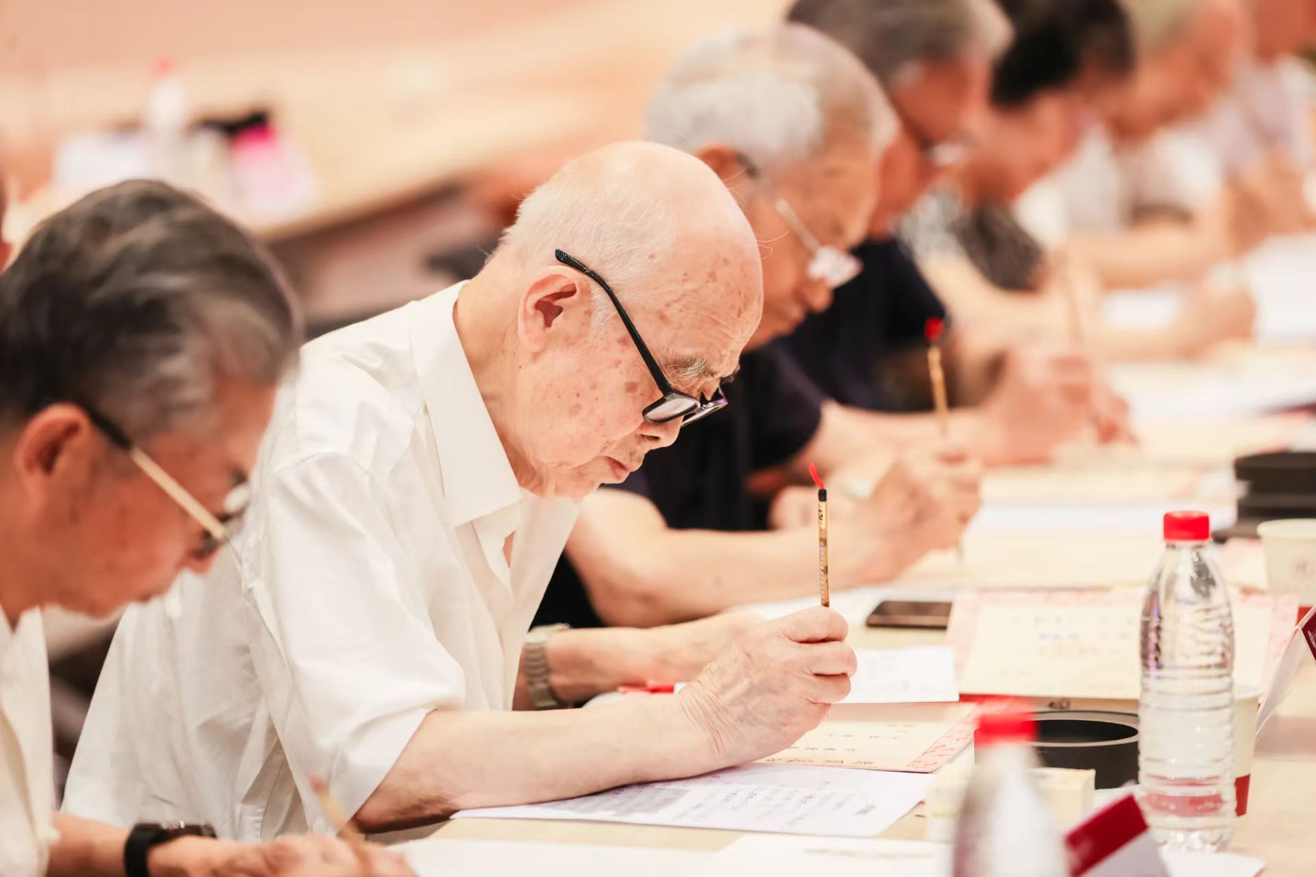 传承18载!陕师大毛笔手写录取通知书开笔